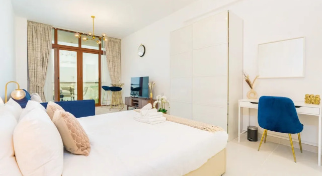 Gorgeous Studio with breath-taking Palm Views