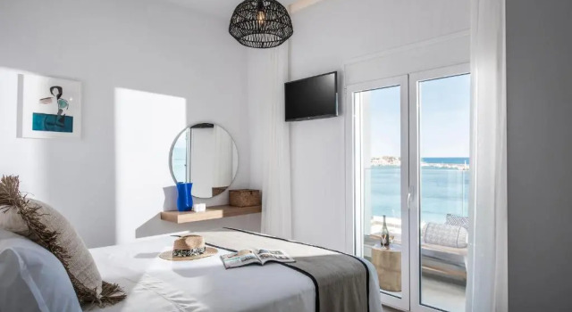 Khroma Luxury Suite 1 Beach front apartment