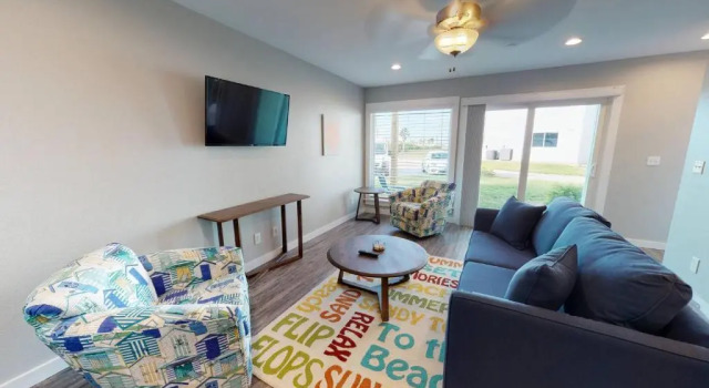 AH-J137 Newly Remodeled First Floor Condo, Shared Pool & Hot Tub