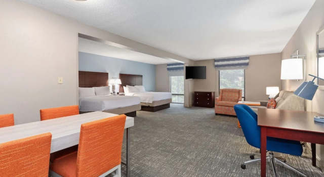 Четырёхместная студия Hampton Inn Rock Hill