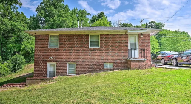Коттедж Greensboro Home < 4 Mi to Downtown!