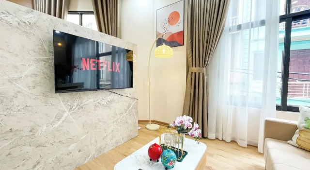Amazing Housing Lac Long Quan