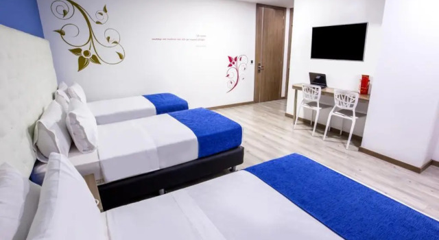 Четырёхместный номер Standard Plaza Miranda Hotel
