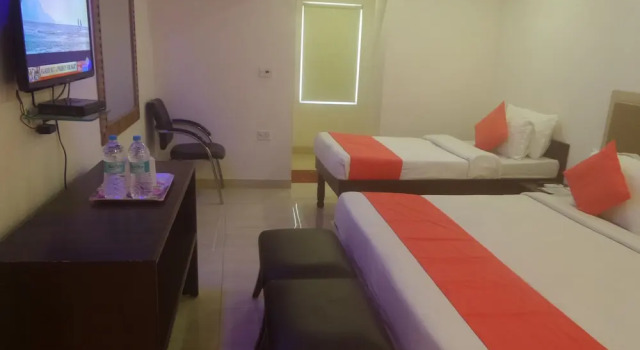 Трёхместный семейный номер Standard Airport Hotel Mahal