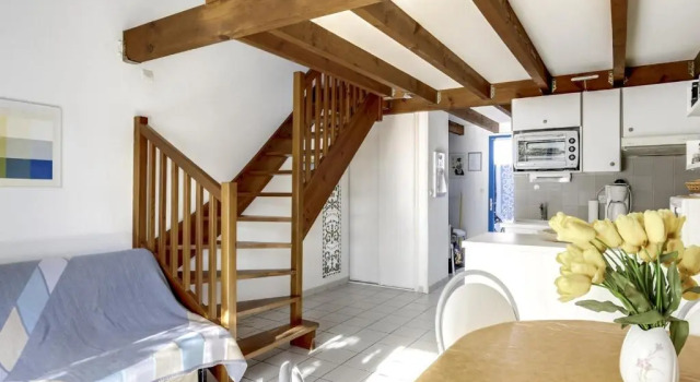 Maison T2 mezzanine près de locéan - 5/6 personnes - terrasse et parking privé - 40600 Biscarrosse - FR-1-521-23, Забронировать Отель Бискарросс Côte landaise, рядом с Пляж г. Бискаррос