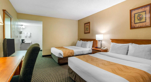Четырёхместный номер Standard The Dunes Hotel