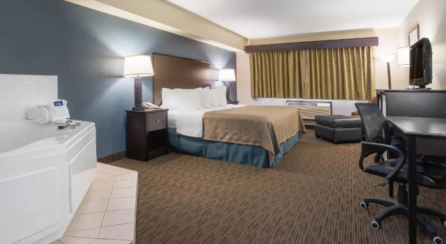 Номер Standard AmericInn by Wyndham North Branch