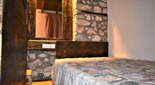 Μικρή Πέτρινη Μεζονέτα 2, Reserva ahora Casa o chalet Cabañas en Fokida, Cabaña