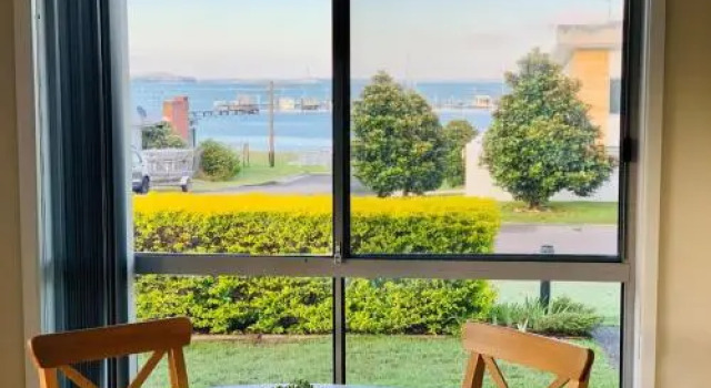 Sunset Place' 1/29 Sunset Boulevard- Gorgeous Townhouse So Close To The Water