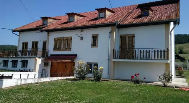 Vila Ţara Haţegului, Rezervovat Hotel Hotely v Hunedoara s parkováním, Parkování