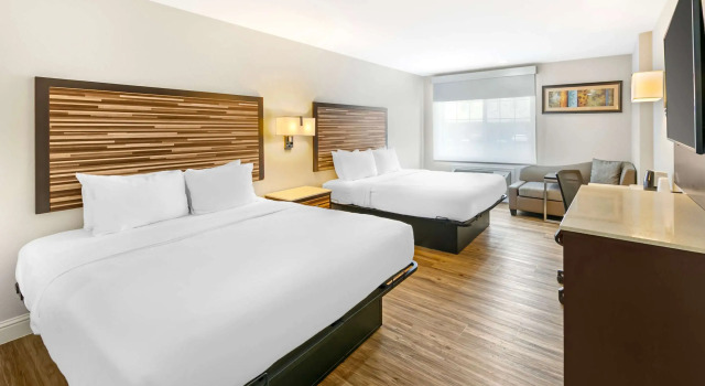 Четырёхместный номер Standard Quality Inn & Suites Sacramento Downtown Area