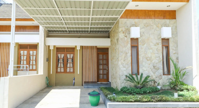 Batu Villa, Rezervasyon Villa Batu villalar, Taman Wisata Tirta Nirwana Songgoriti yakınında, Villa