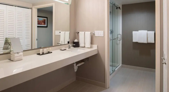Люкс Courtyard by Marriott Seattle Sea-Tac Area