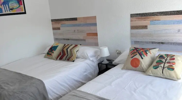 Четырёхместный семейный номер Standard с видом на город Hostal El Torero