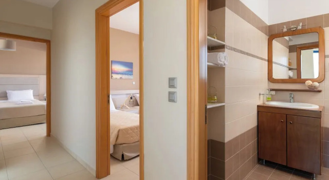 Вилла Luxury с балконом и рядом с пляжем RITA MARE seafront villas heated Pools