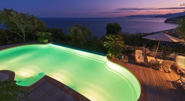 Ferienwohnung für 2 Personen 2 Kinder ca 40 m in Finale Ligure, Italienische Riviera Palmenriviera, Забронировать Апартаменты/квартира Отели Ривьера-делле-Пальме с бассейном, Бассейн