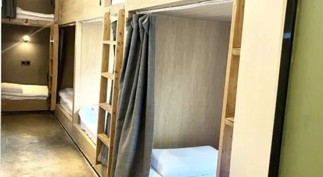 Кровать в общем номере Qinke Homestay