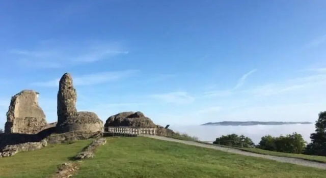 The Old Stores, Забронировать Гостевой дом Отели Повис с парковкой, Парковка