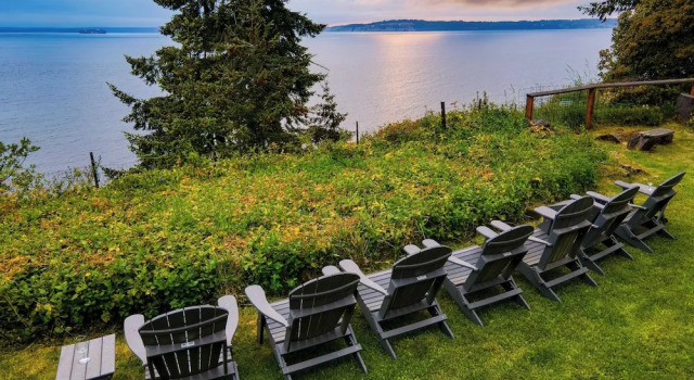 Коттедж Maxwelton Aerie Bluffside Retreat w/ Sweeping Puget Sound Views + Firepit