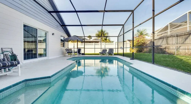 Коттедж 12 Mi to Disney World: Sunny Home w/ Pool!