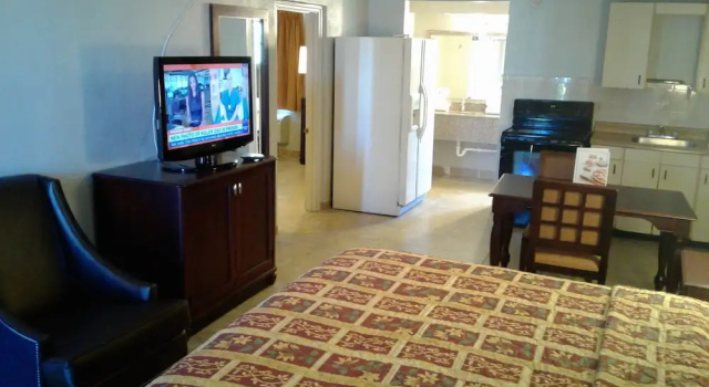Номер Deluxe Express Inn & Suites - 5 Miles from St Petersburg Clearwater Airport