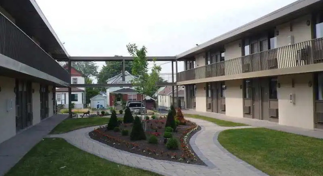 Emerald Crown Hotel, Buchen Sie Hotel Hotels in New York State mit Pool, Schwimmbad