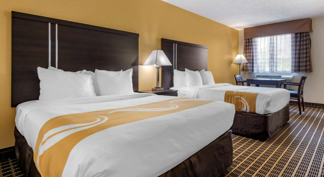 Четырёхместный номер Standard Quality Inn & Suites Warren