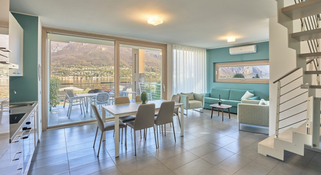 Апартаменты Deluxe с балконом и с видом на озеро Villa Vittoria with private heated pool & shared sauna - Bellagio Village Residence