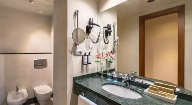 Трёхместный номер Standard с балконом Occidental Granada