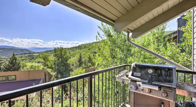 Tasteful Snowmass Escape < 1 Mi to Slopes!