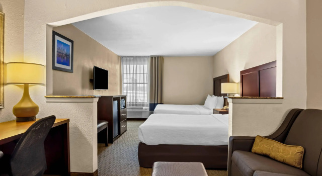 Четырёхместный люкс Quality Suites Irving-Las Colinas