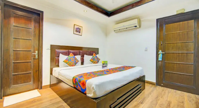 Aaron Castle by Fabhotels, Забронировать Отель Отели Нью-Дели 3 звезды, рядом с Embassy of Switzerland, 3*
