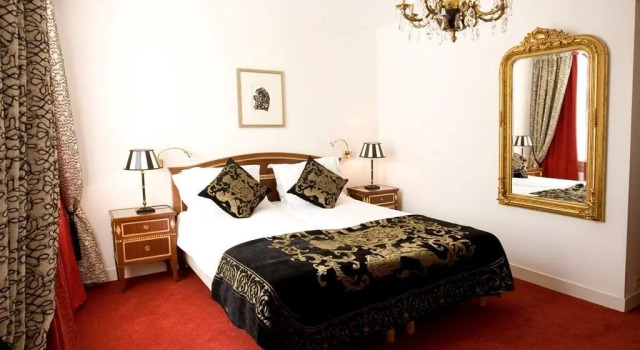 Трёхместный номер Standard Ambassade Hotel