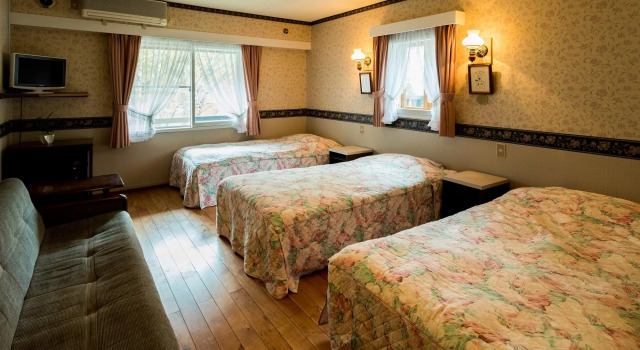 Трёхместный номер Standard Pension Eastmountain Hakuba