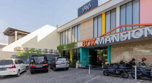 Sans Hotel Box Mansion Surabaya