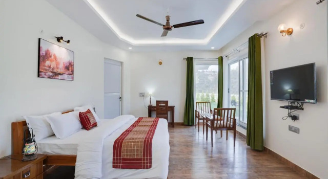 SaffronStays Casa Bellissimo, Dehradun - luxury villa near Malsi Deer Park with valley views, Rezervovat Vila Hotely v Uttarakhand s parkováním, Parkování