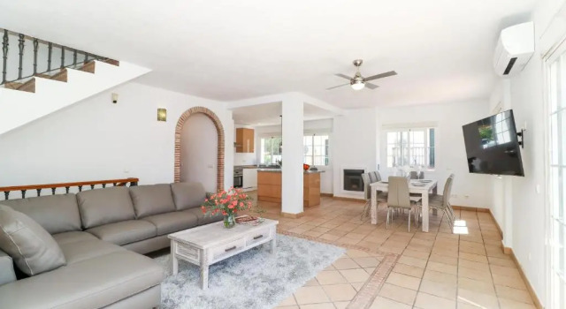Коттедж 4 BR house in Benahavis Centre, Costa del Sol