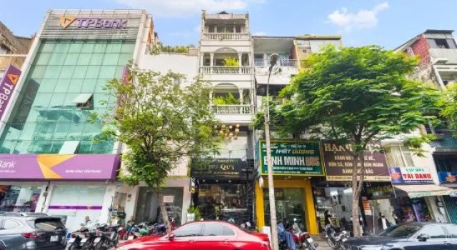 Spacious 7BR Townhouse-FREE Breakfast+Karaoke @ D1