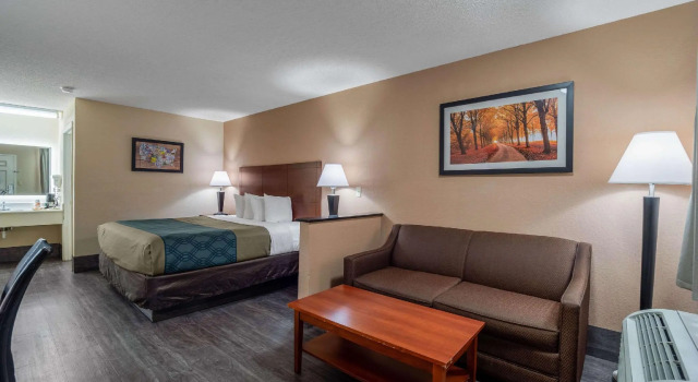 Двухместный люкс Econo Lodge Inn & Suites Cayce I-26 Airport