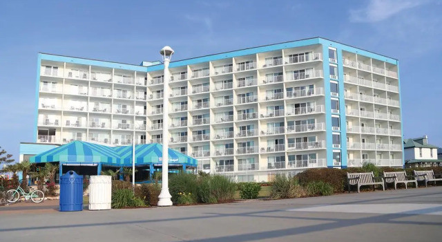 Кровать в общем номере Surfbreak Virginia Beach Oceanfront, an Ascend Collection Hotel