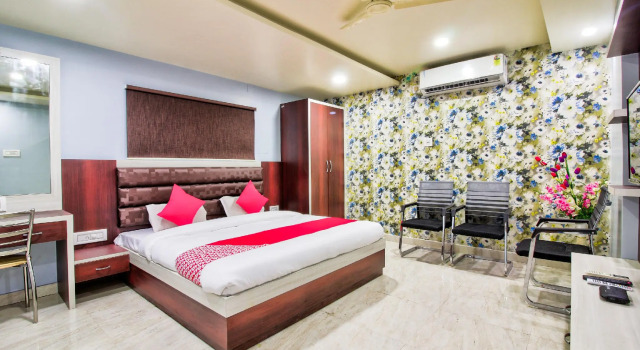 OYO 24872 Hotel Golden Fiesta
