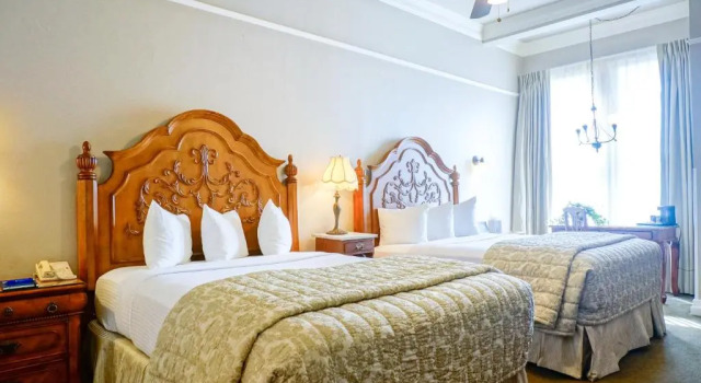 Четырёхместный номер Standard Horton Grand Hotel
