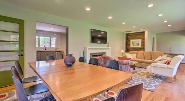 Dog-friendly Home: 1 Mi to Downtown Hendersonville, Забронировать Отель Хендерсонвилл Северная Каролина