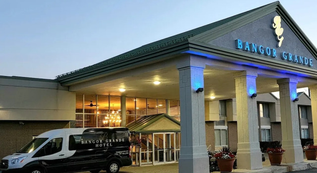 Ramada Bangor, Varaa Hotelli Hotellit New England uima-altaalla, Uima-allas