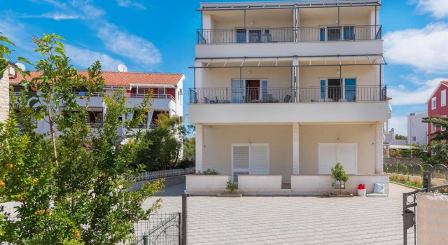 Stunning Apartment in Srima With Wifi and 2 Bedrooms