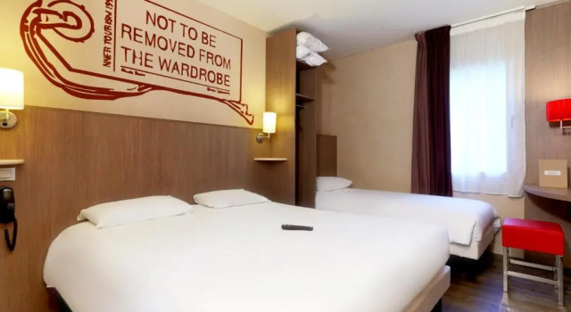 Трёхместный номер Standard Brit Hotel Essentiel Cholet