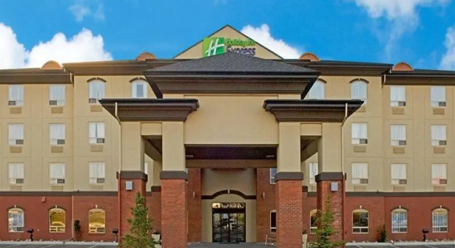 Двухместный люкс с 2 комнатами Holiday Inn Express & Suites Drayton Valley by IHG