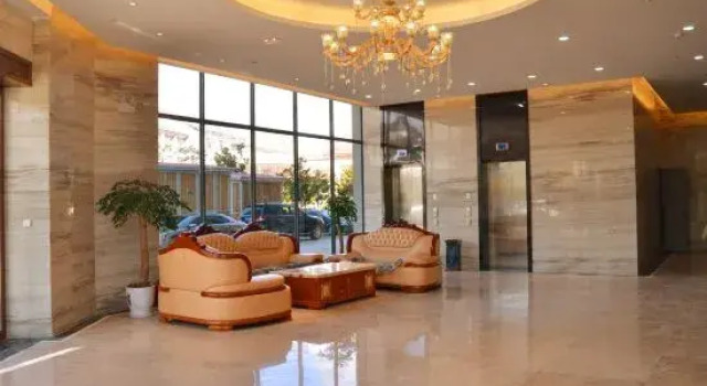 Gaoqiu Zhijia Holiday Hotel, Prenota Hotel Hotel a Lijiang con parcheggio, Parcheggio