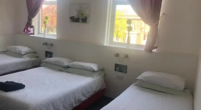 Трёхместный семейный номер Standard OYO The Bentleys Hotel