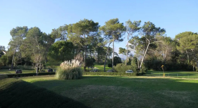 Studio meublé face au golf